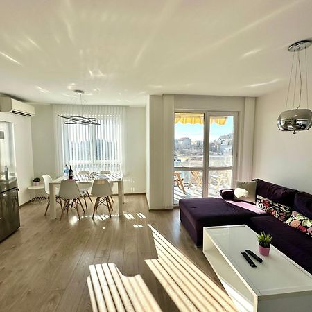 Briz Apartment; 2 Bdr; 6 Guests; Private Parking Varna ภายนอก รูปภาพ