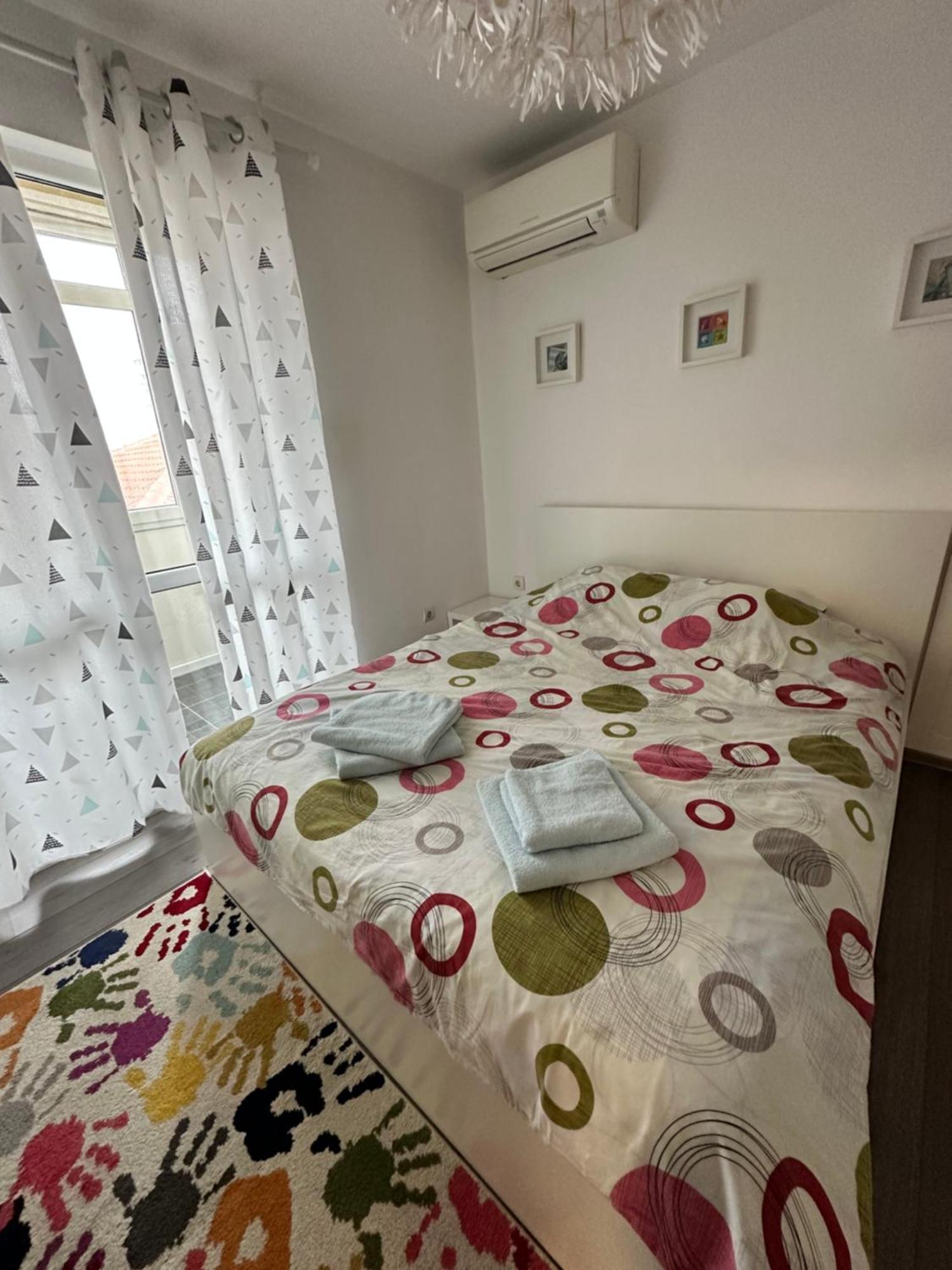 Briz Apartment; 2 Bdr; 6 Guests; Private Parking Varna ภายนอก รูปภาพ